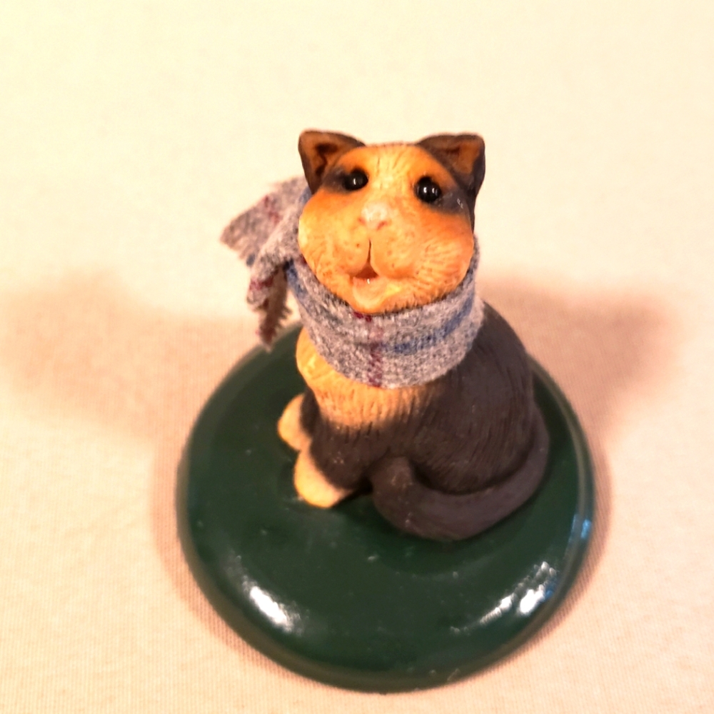 BYERS' CHOICE CAROLERS CAT WITH PLAID SCARF